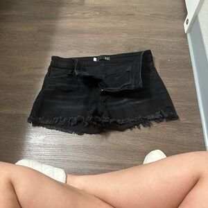 Kut from the Kloth Women's Frayed Black Jean Shorts